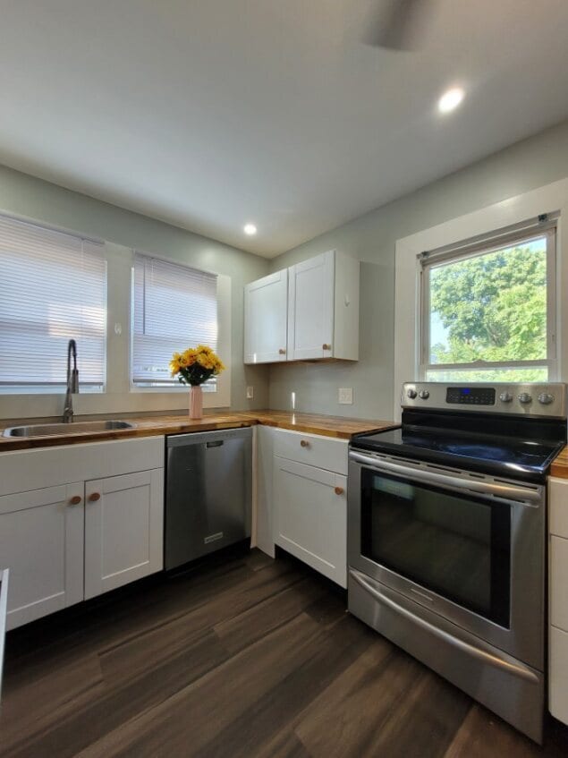 Photo - 121 W Main St