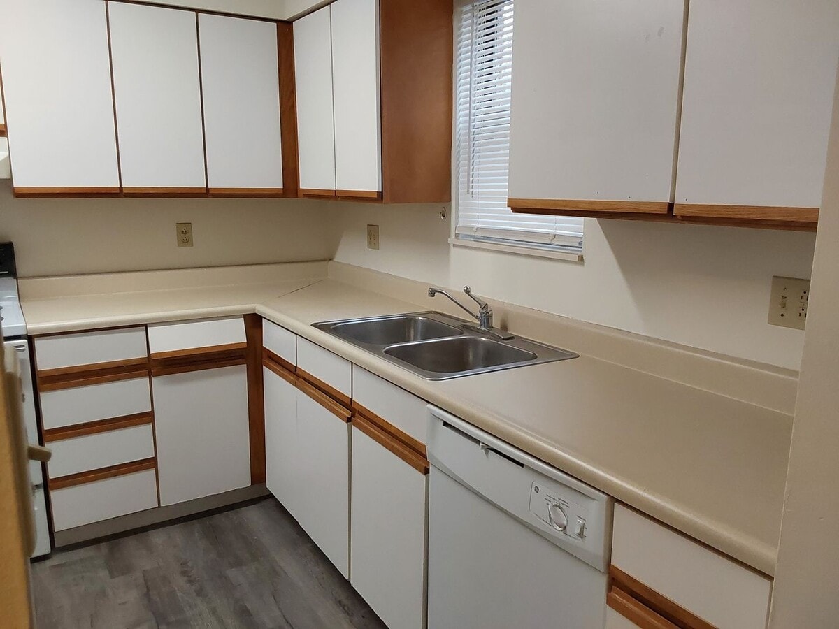 2 BR Stacey Crossing - 2 BR Stacey Crossing Apartment Unit 1004