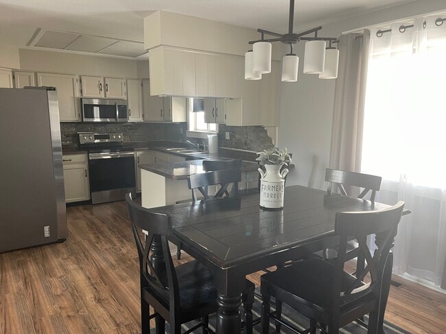 Photo - 615 Virginia Ct