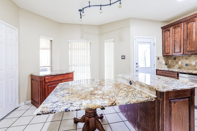 Photo - 326 Dunford Ct