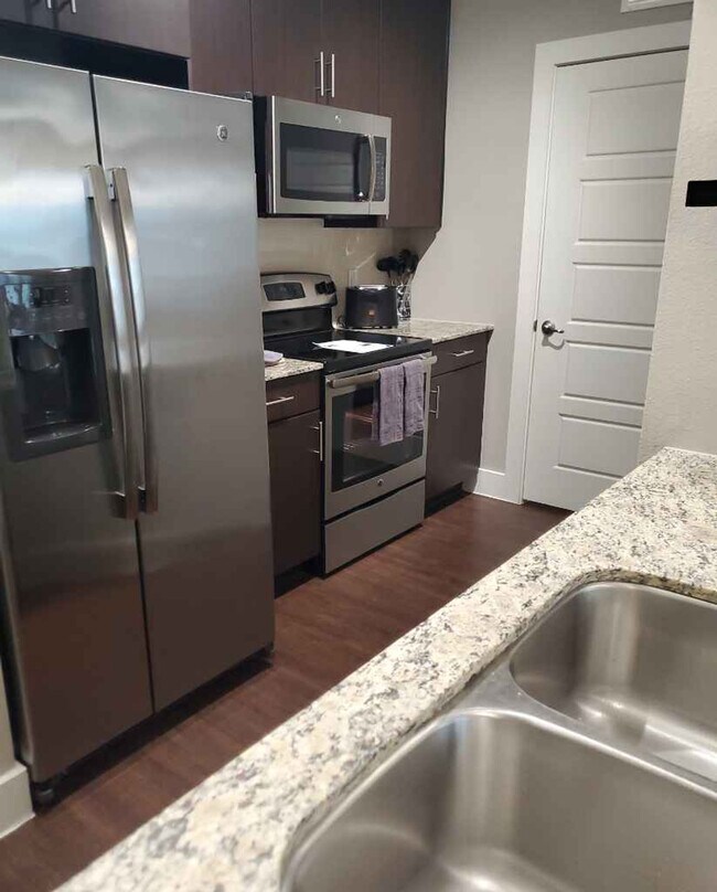 Photo - 2017 Al Lipscomb Way Unidad SI FL3-ID396655P