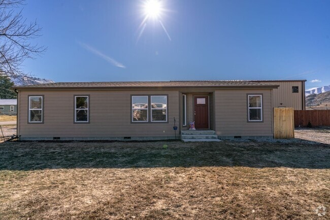 Building Photo - 3 Bed 2 Bath Rental