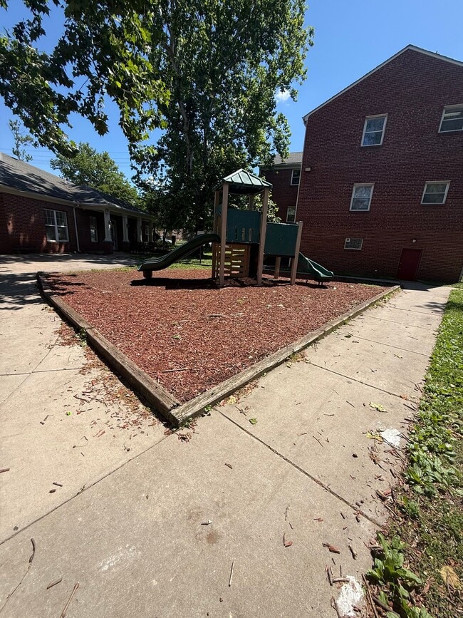 Photo - 2125 Cameron Dr Unit 2105 A