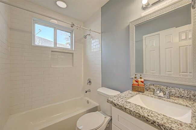 Photo - 910 Redway Ln