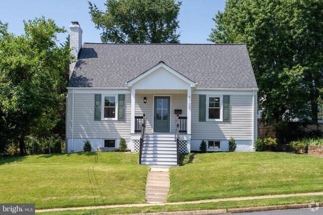 Building Photo - 2108 S Dinwiddie St Rental