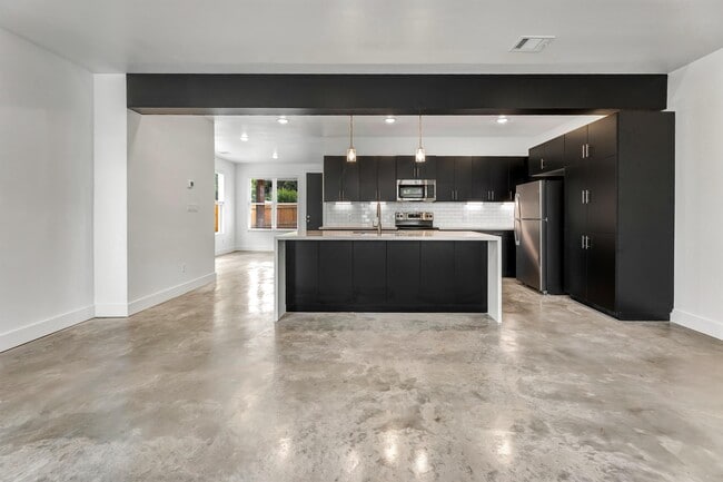 Photo - 214 Lynn Dr