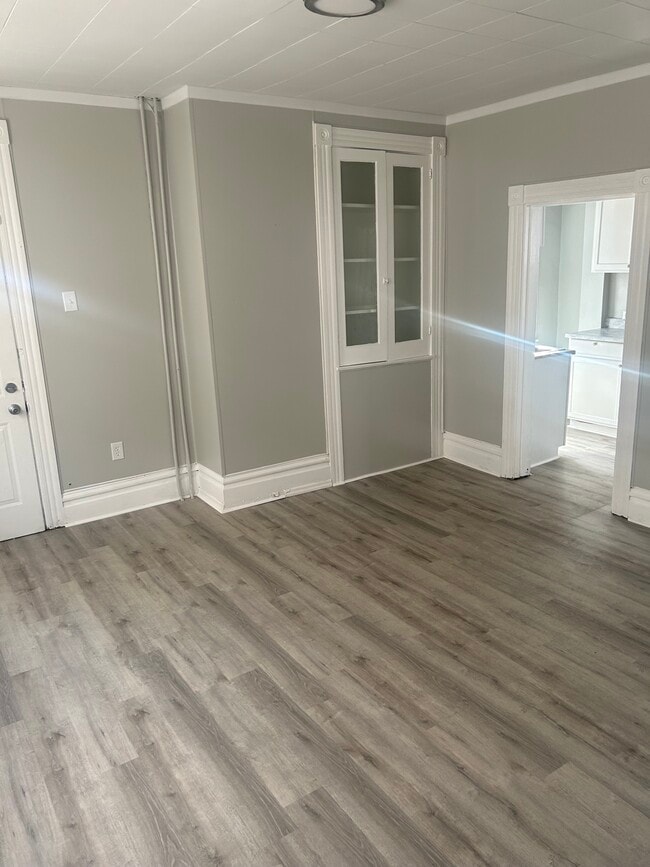 Photo - 1005 Broadway St