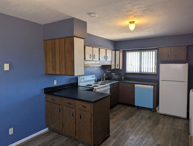 Photo - 75 Park Ln