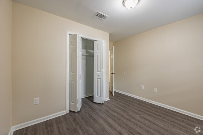 2BR, 1BA - 821SF