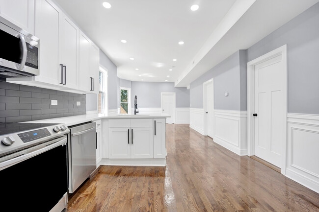 Building Photo - 1821 N Kedvale Ave Unit 2