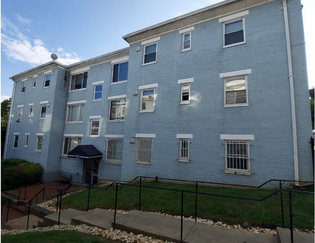 Building Photo - 742 Brandywine St SE Rental