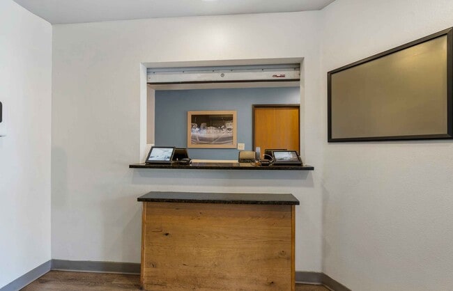 Photo - Furnished Studio-Lakeland