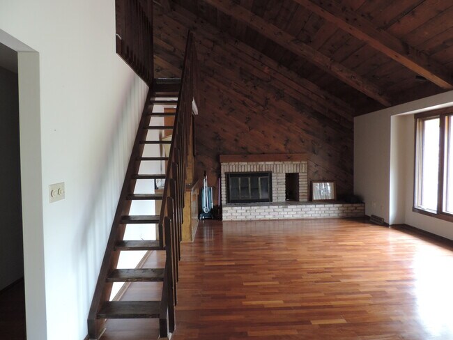 Family Room - 876 Bluffview Dr