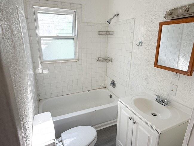 Photo - 2235 Ekin Ave