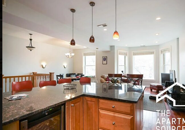 Photo - 665 W Cornelia Ave Unidad 3