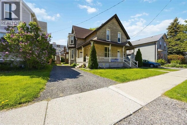 Photo - 263 Vidal St N