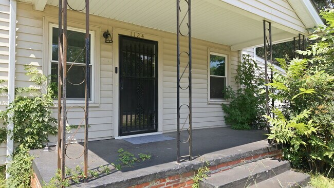Photo - 1124 Clark St
