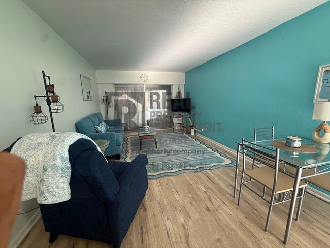 Photo - 4718 SE 5th Ave Unit Apartment 7