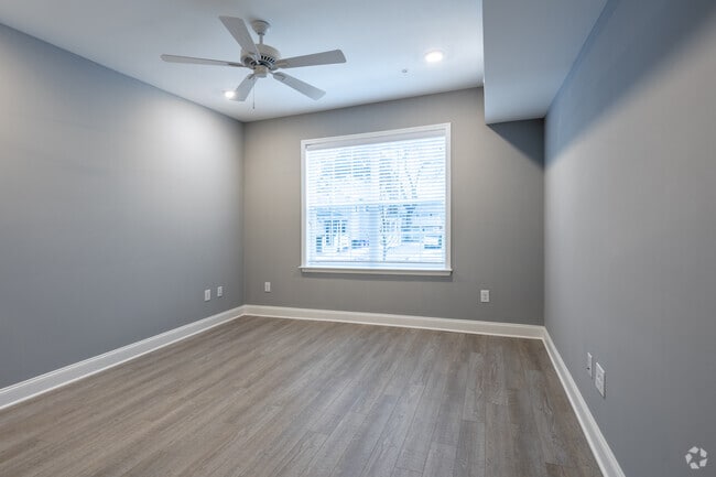 1BR 1BA 832SF - Kristal Falls