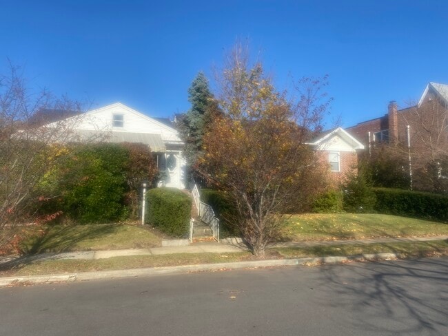 Photo - 475 W Chester St