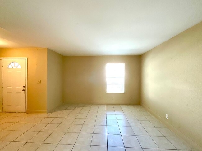 Photo - **APPLICATION RECEIVED** Available NOW! Prime Location 3-Bedroom, 2-Bath Home In Converse!!