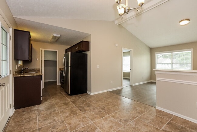 Photo - 425 Jonesboro Ct