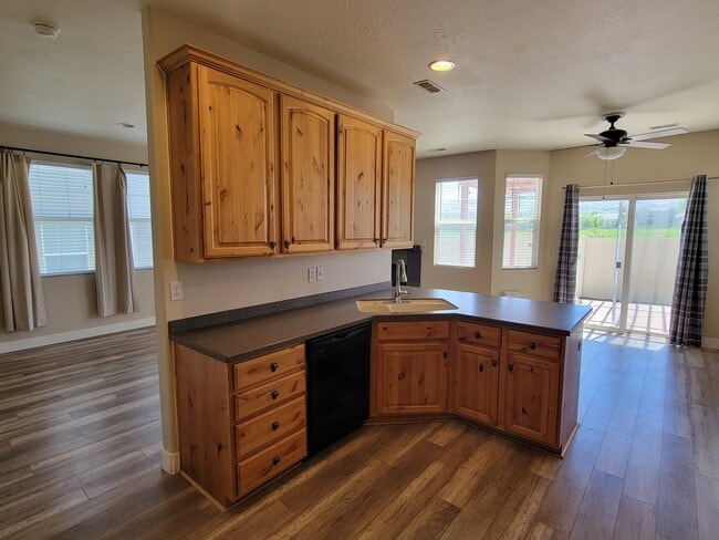 Photo - 4937 Atala Way