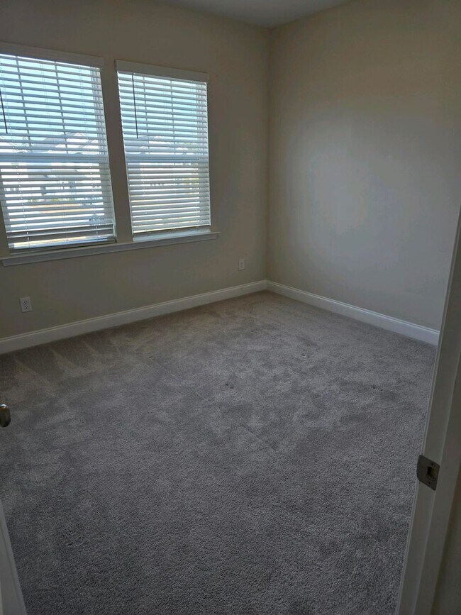 Photo - Exclusive 4-Bedroom Home in Hawthorne Landing with Luxury Upgrades & Spacious Amenities!