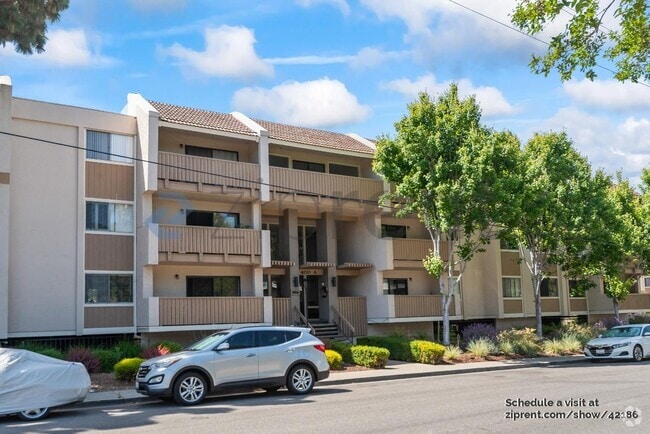 Building Photo - 400 Ortega Ave Rental