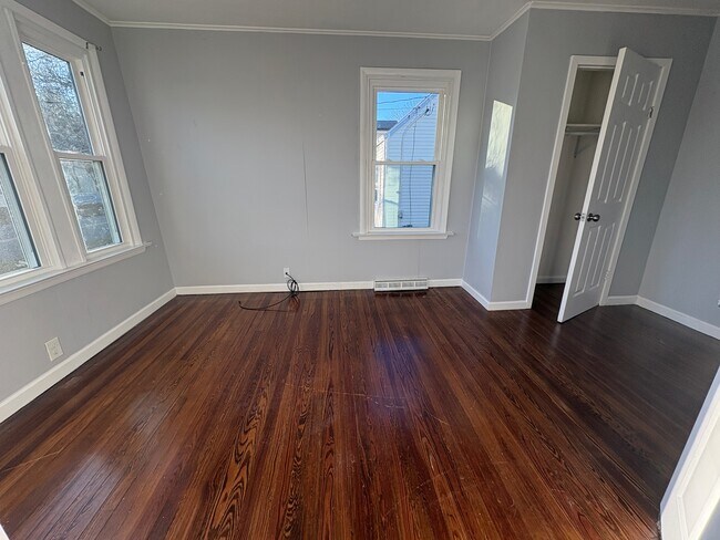 Photo - 121 School St