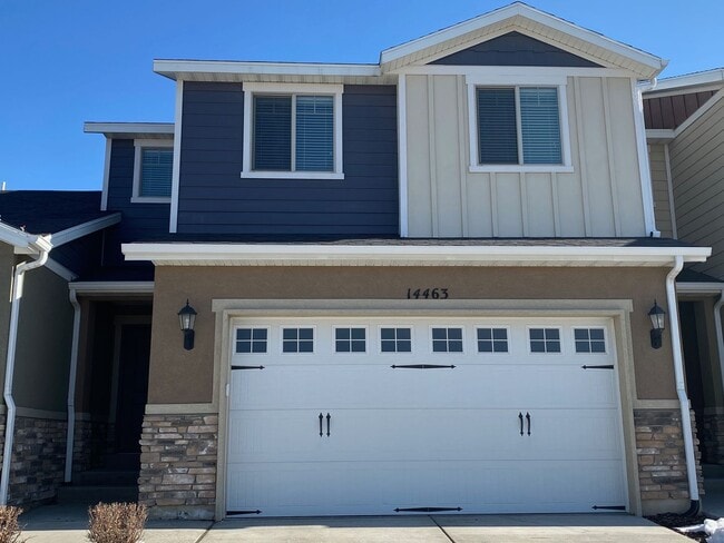 3 Bed 2.5 Bath Available June 1st - 3 Bed 2.5 Bath Available June 1st Townhome