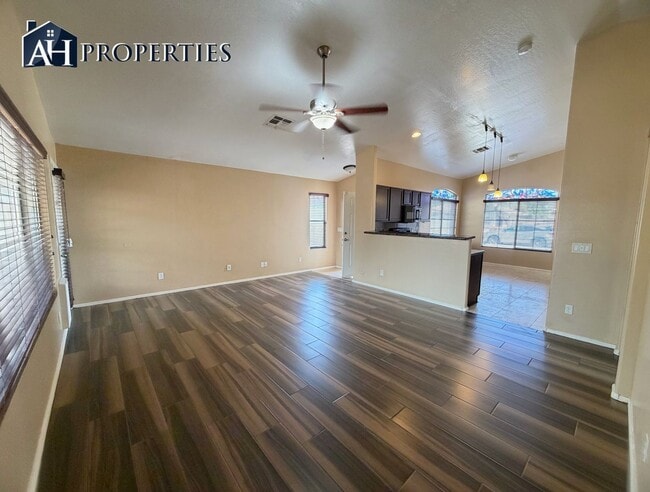9543 W Sunnyslope Ln