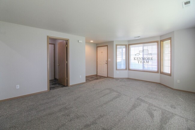 Photo - 5108 Montague Ln