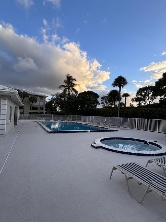 Photo - 3507 Village Blvd Unidad 201
