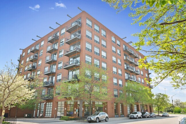 Building Photo - 859 W Erie St Unit 509 Rental