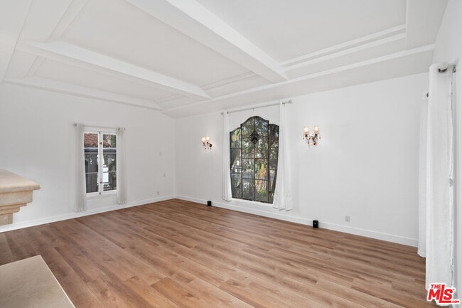 Photo - 357 S La Peer Dr