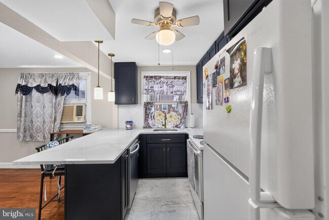 Photo - 8081 Fayette St