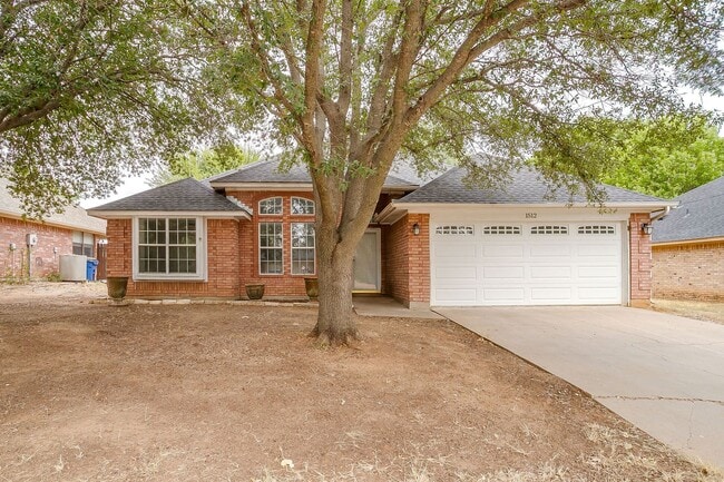 Building Photo - 1512 Clover Ln