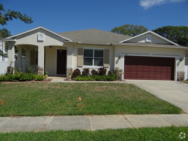 Building Photo - Spacious 4/2/2 home in south St Petersburg