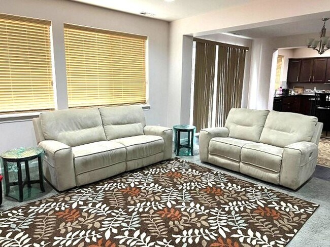 Photo - Spacious 4-Bed Home with Loft & Covered Patio in North Creek