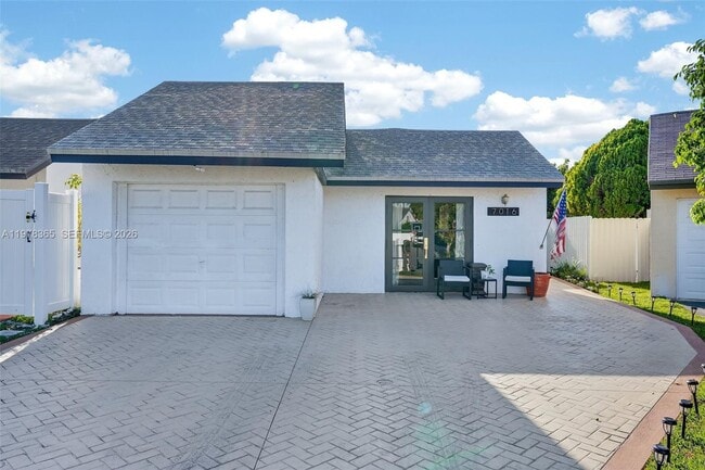 Building Photo - 7016 SW 103rd Pl