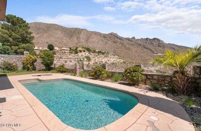 Photo - 684 Moondale Dr