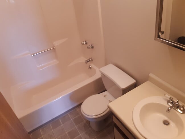 Photo - Lakeview Apartments