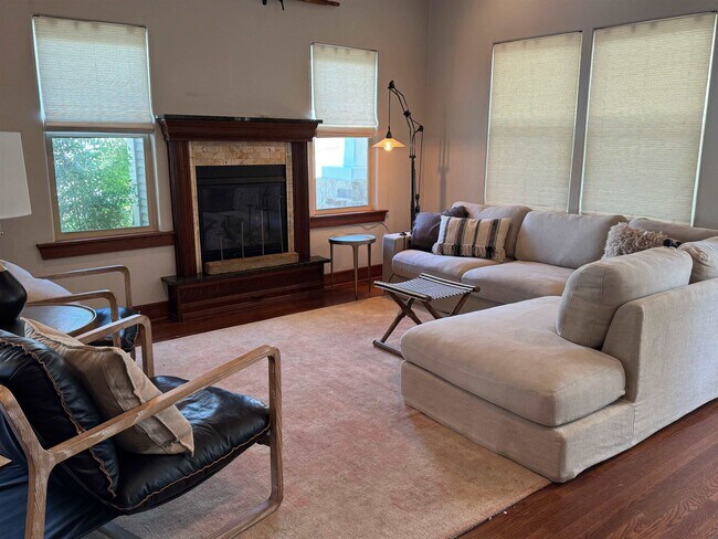 Photo - 618 Avenue E