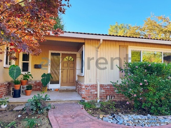 Building Photo - 500 Malaga Way