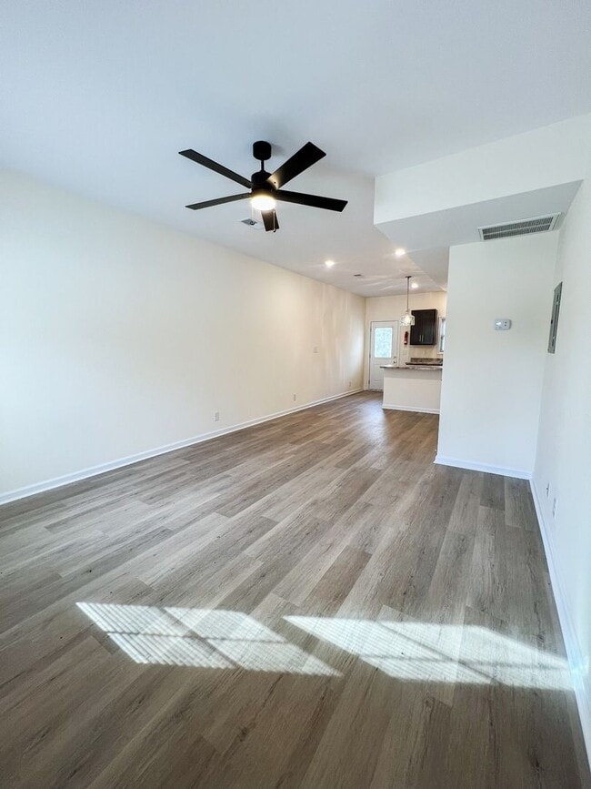 Photo - 305 Ranger Ln Unidad A