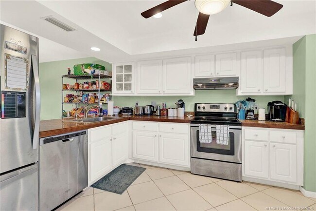 Photo - 1811 SW Palm City Rd Unidad A302