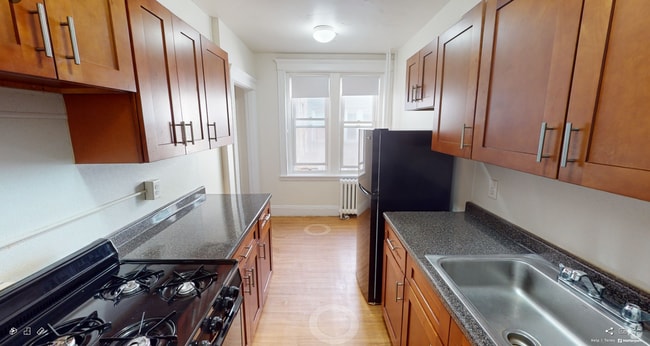 Building Photo - 137 Peterborough St Rental