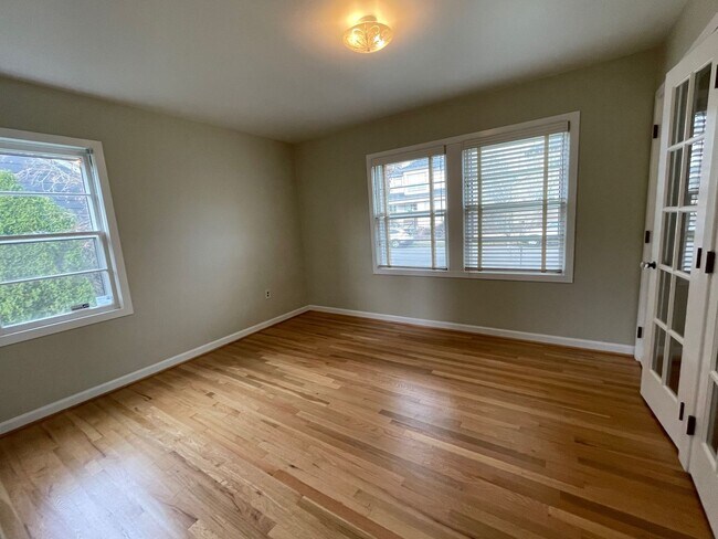 Photo - 5012 N Yale St