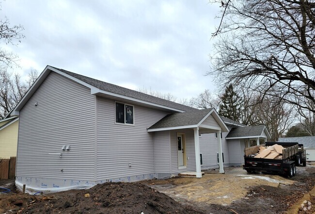 Building Photo - Brand New 5 Bedroom Duplex Unit! Rental